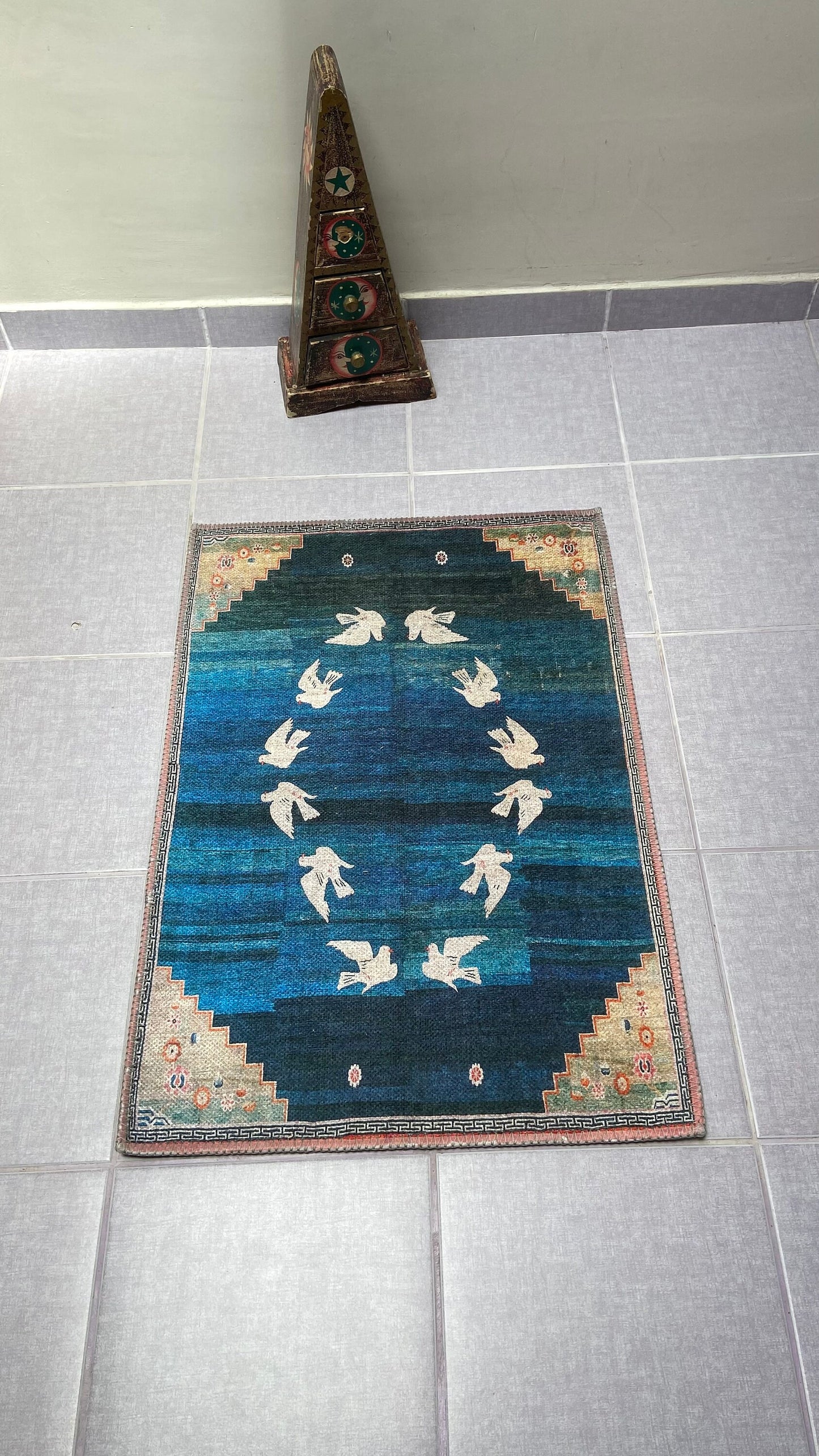 1'9 x 2'9 Blue and Beige Rug with Pigeons